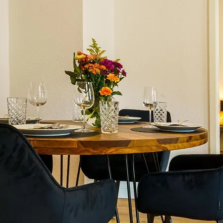 Fuer 4 Mit Terrasse Im Herzen Der Innenstadt * Schwerin