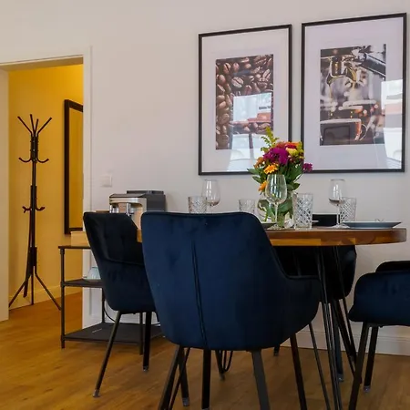 Fuer 4 Mit Terrasse Im Herzen Der Innenstadt * Schwerin (Mecklenburg-Vorpommern)