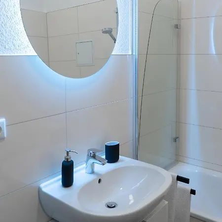 Apartamento Fuer 4 Mit Terrasse Im Herzen Der Innenstadt